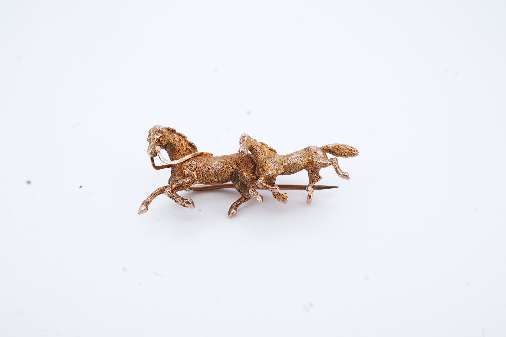 A gold brooch, circa 1900